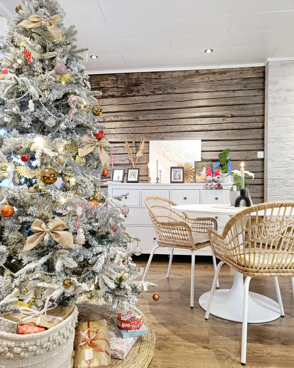 Artificial Snowy Christmas Tree TOMICHI 210 cm White_842891
