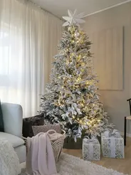 Snöklädd konstgjord julgran BASSIE 210 cm Vit_813895