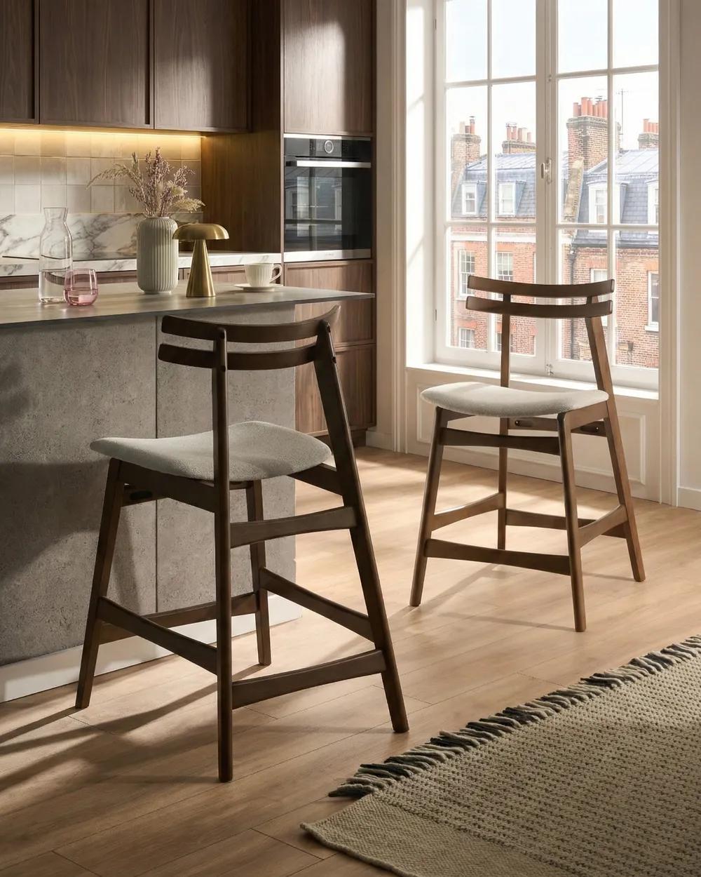 Set med 2 barstolar CYNTHIANA Trä Brun/ Ljusbeige_1074433