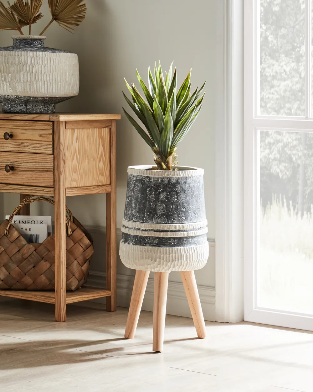 Elevated Plant Pot ARISAEMA 27 cm Grey
