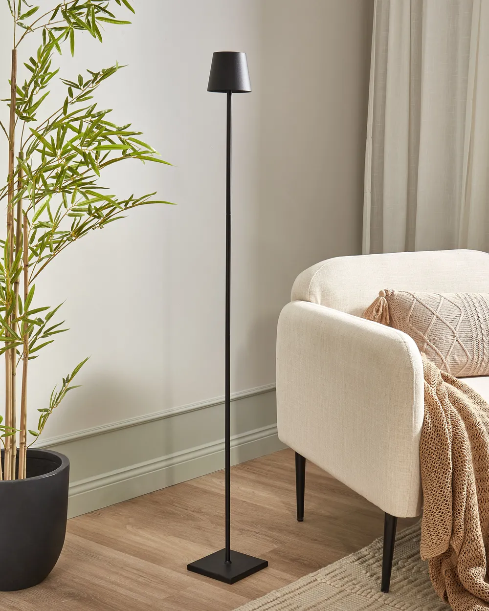 Wireless LED Floor Lamp GAVARRESA with Dimmer Metal Black_940555