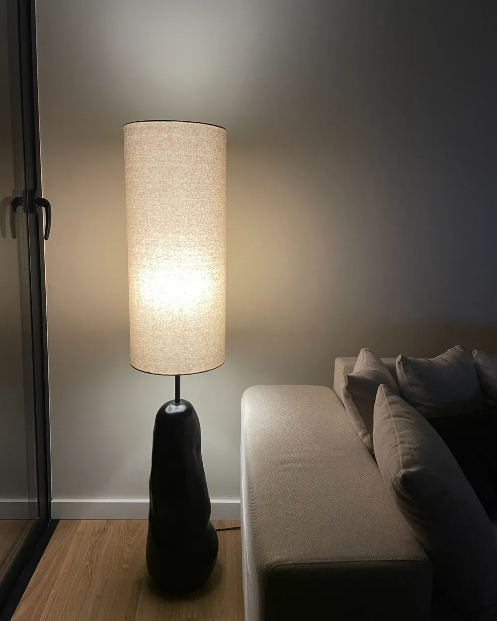 Golvlampa SELB Keramik Svart_1031338