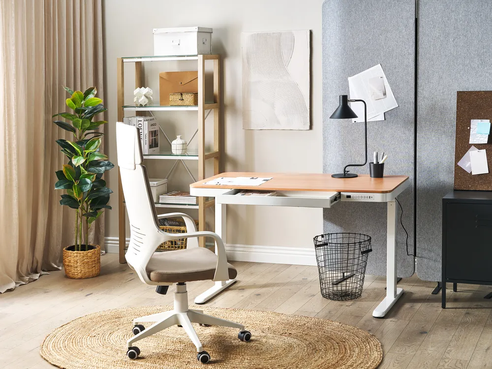 Elektriskt höj- och sänkbart skrivbord KENLY 120 cm 60 cm med USB-port Brun/ Vit_840228