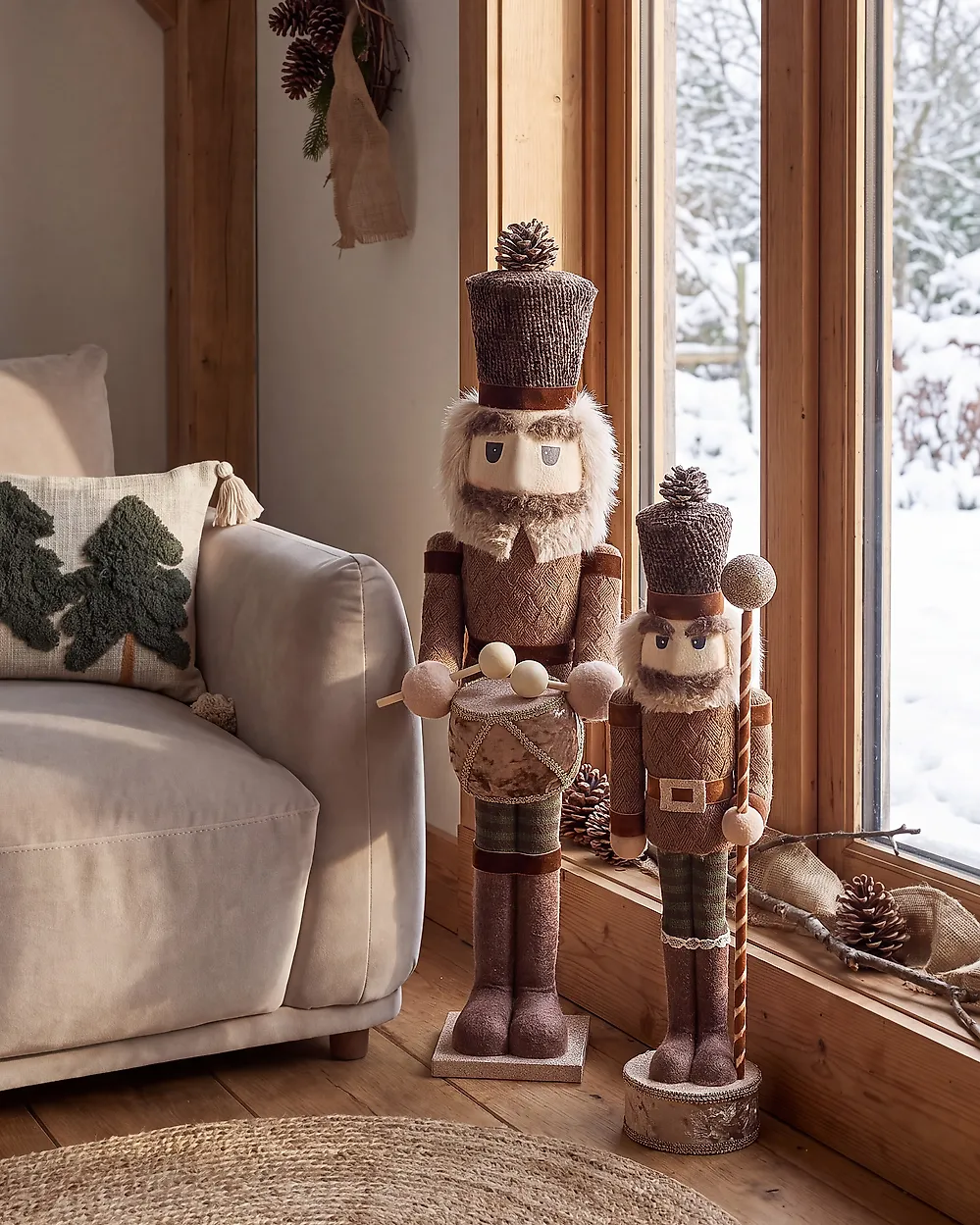 Set of 2 Figurines KOLARI 68/91 cm Nutcracker Brown