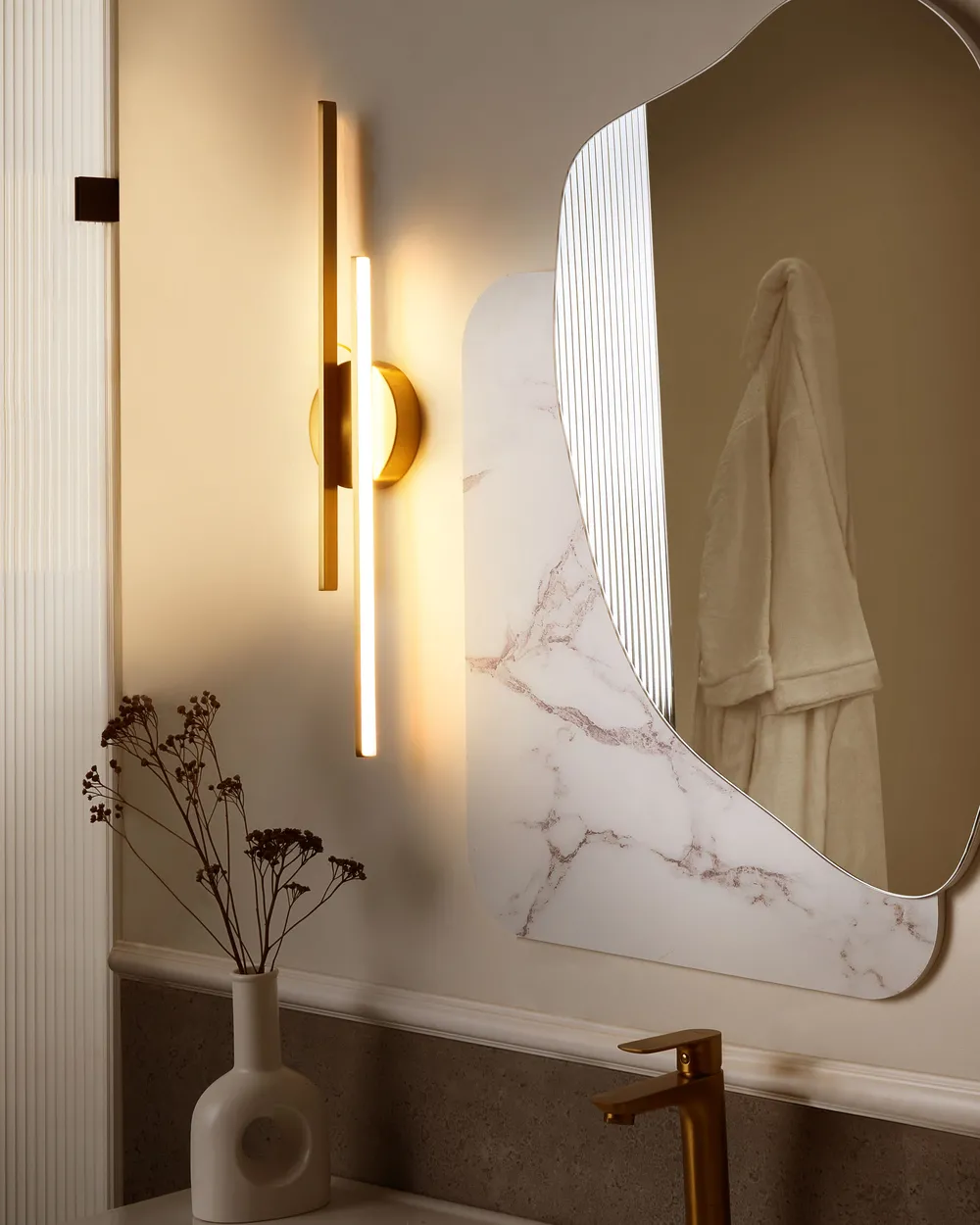 Picture and Mirror LED Light TOUQUES Metal Gold_1008899