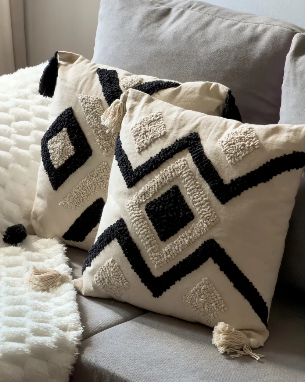 Set of 2 Decorative Cushions SARACA 45 x 45 cm Cotton Black/ Beige Geometric Pattern_1065718