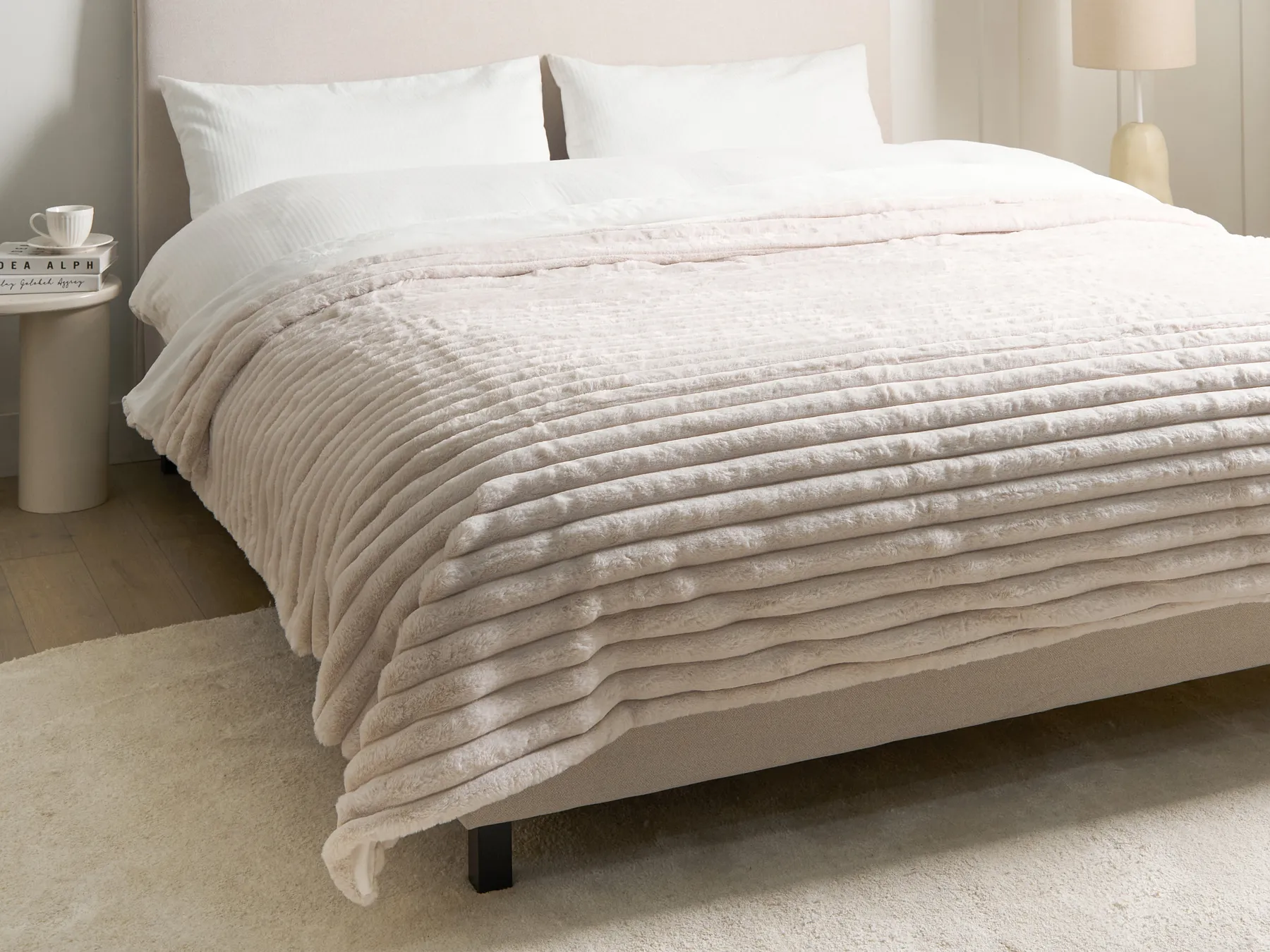 Bedspread RAKYA Faux Fur 200 x 220 cm Light Beige_1036414