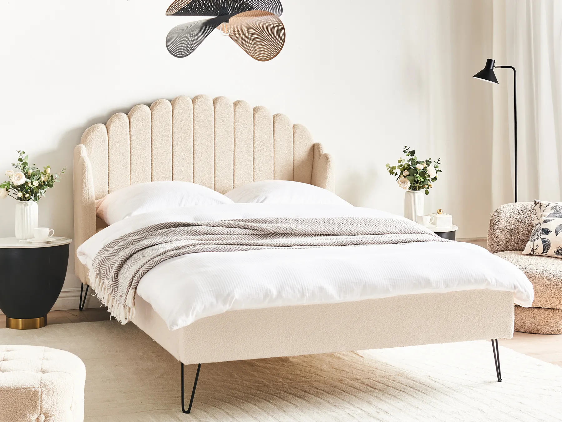 Bed Boucle AMBILLOU 140 x 200 cm (EU Double) Beige_967211