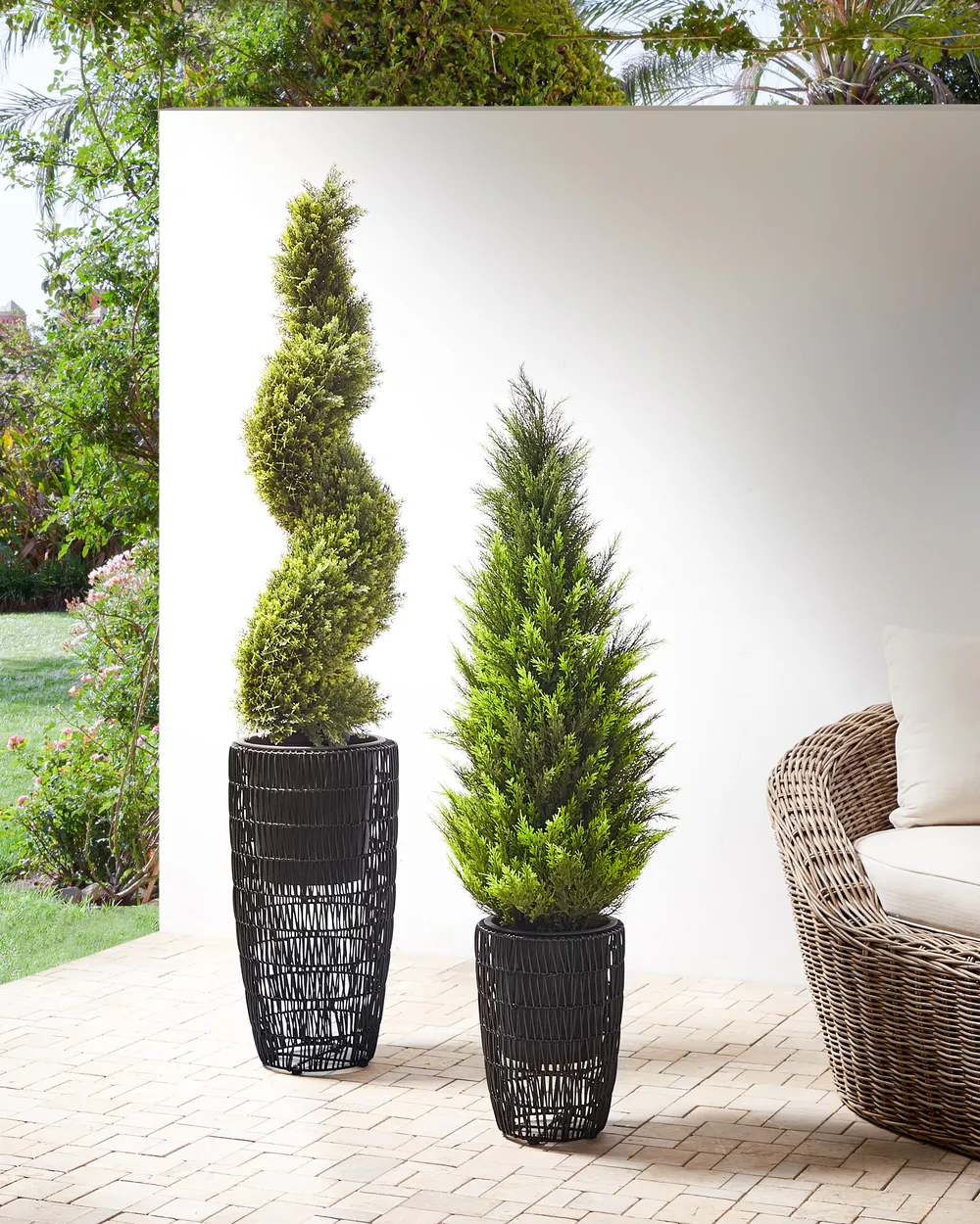 Set of 2 Plant Pots CHELONE 26/34 cm PE Rattan Black
